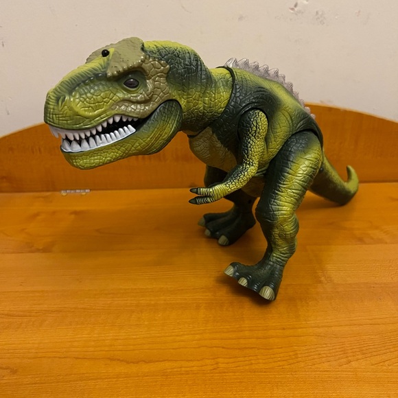 🦖 Light Up Roaring T-Rex Toy - Batteries Included - Picture 5 of 5